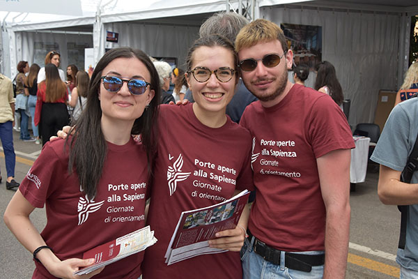 Students of the Faculty at a previous edition of the Open Day