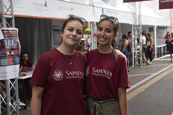 Studenti della Facolatà all'edizione precedente di Porte Aperte